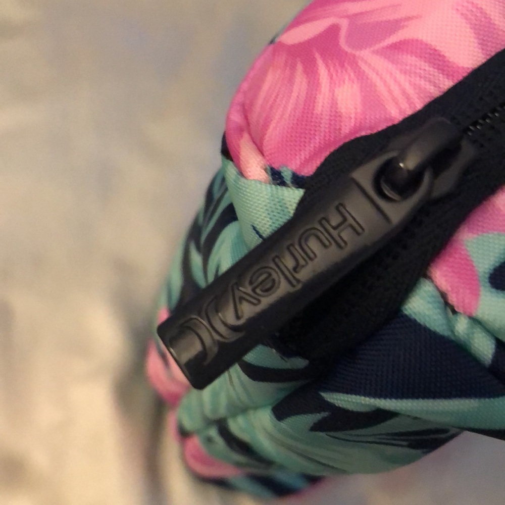 Hurley 100% Polyester Obsidian & Tropical Flower Zip Around Cosmetic Bag OS NWT - Picture 15 of 16